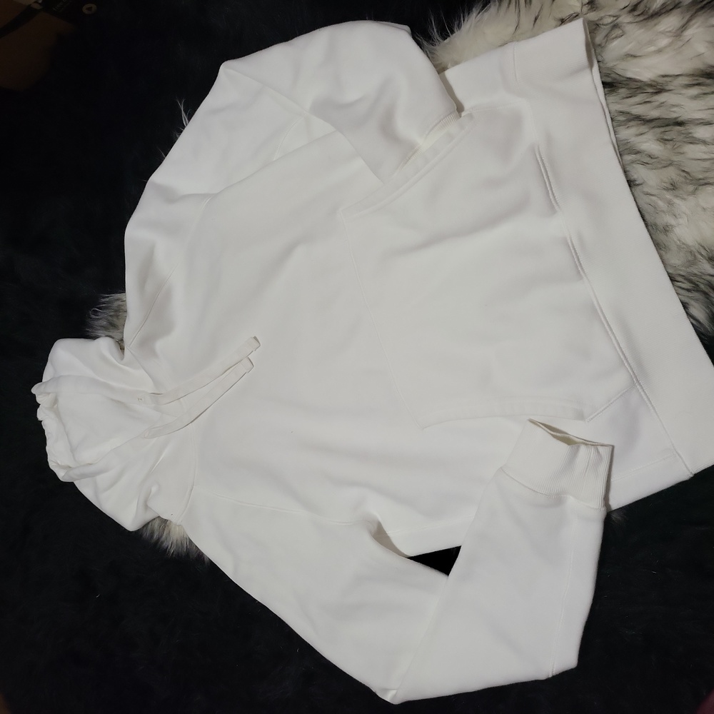 WOMENS FREE ASSEMBLY WHITE HOODIE SWEATSHIRT SIZE SMALL